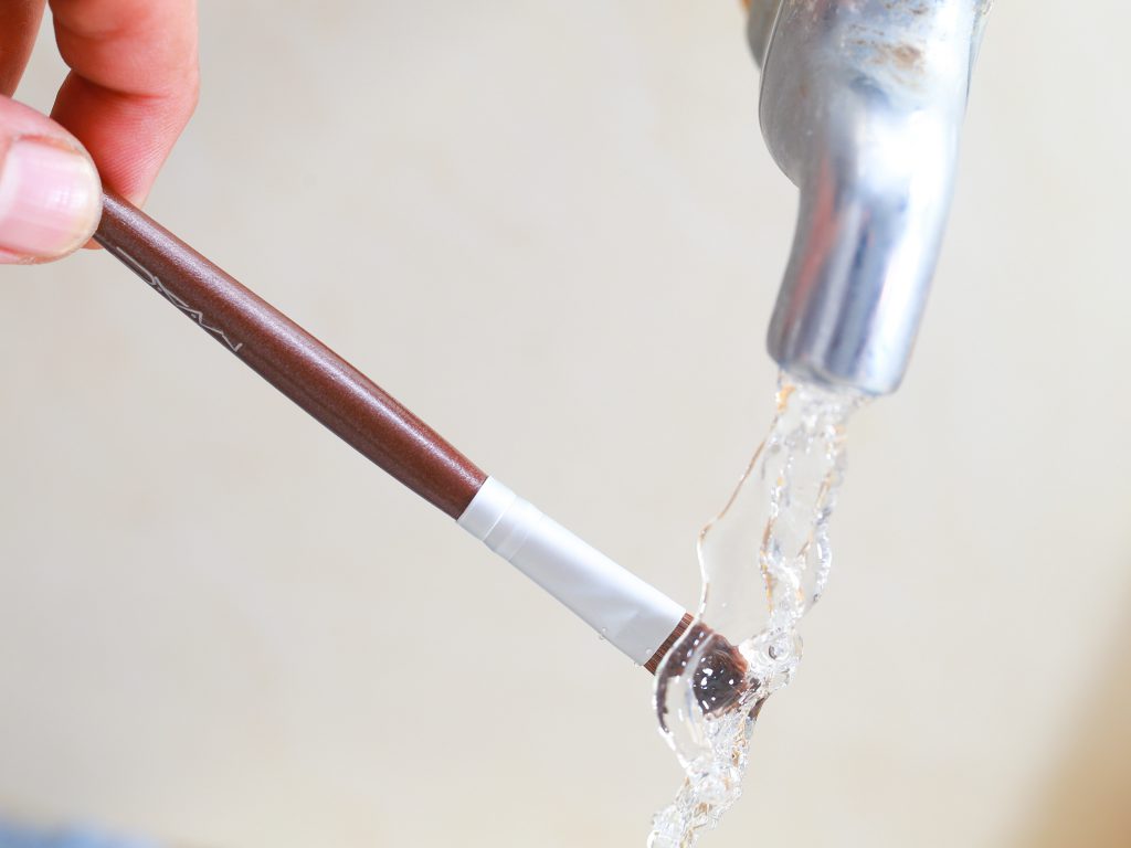 Como limpar as suas escovas de maquilhagem? D.I.Y. spray desinfectante para aplicadores de maquilhagem